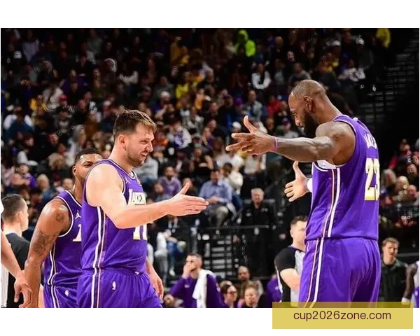 东契奇60分8连胜庆祝闭眼累瘫 湖人全队为他狂欢祝贺