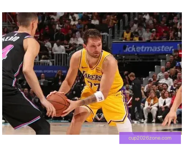 东契奇60分8连胜庆祝闭眼累瘫 湖人全队为他狂欢祝贺